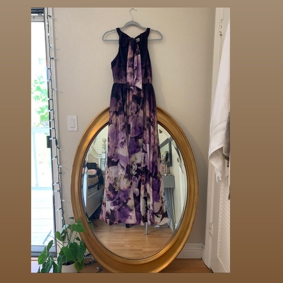 Formal Dress - Picture 3 of 5